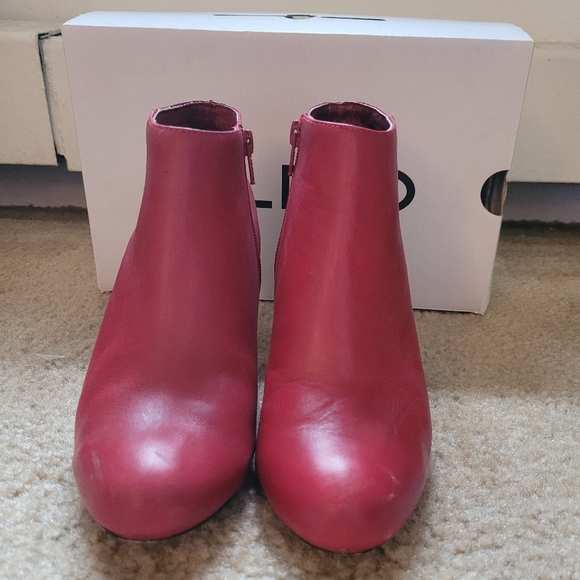 Fall 2013 Aldo Erhardt booties, real leather, red, fits size 7. - Picture 4 of 7